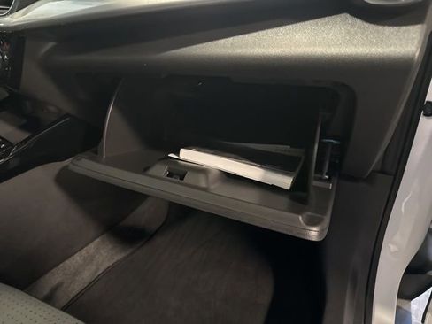 Used 2025 Chevrolet Trax LT w/ LT Convenience Package image 36