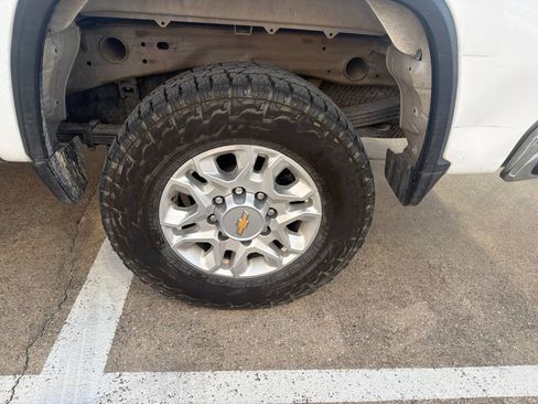 Used 2023 Chevrolet Silverado 2500 LT AWD/4WD image 8
