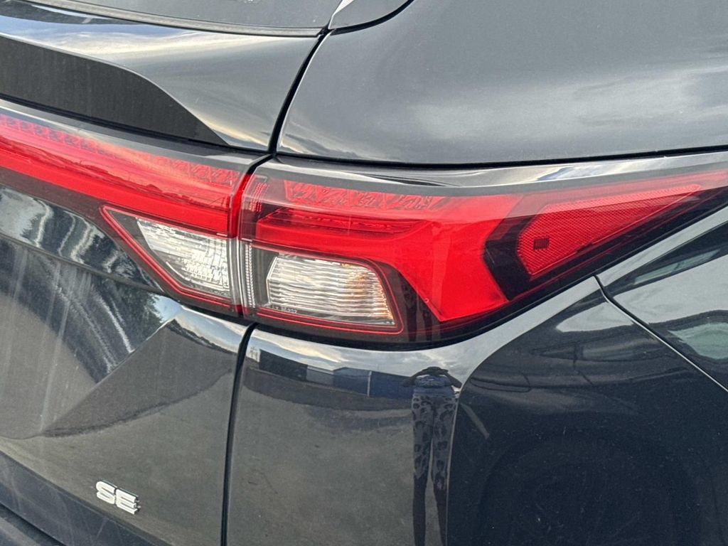Used 2024 Mitsubishi Outlander SE AWD/4WD image 10
