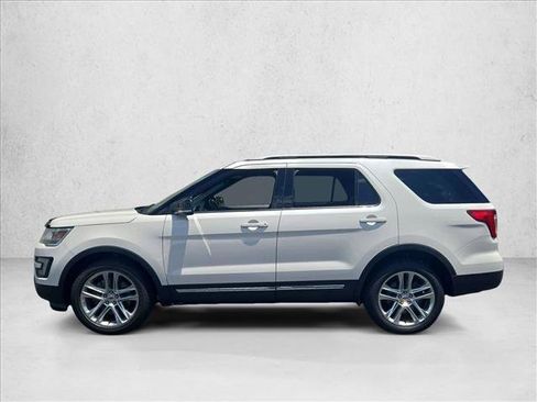 Used 2016 Ford Explorer XLT w/ Equipment Group 202A AWD/4WD image 8