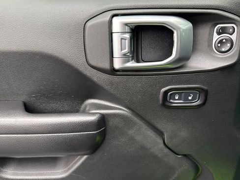 Used 2018 Jeep Wrangler Unlimited Rubicon image 12