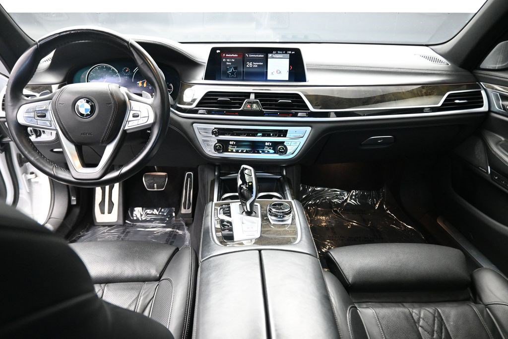 Used 2019 BMW 750i xDrive w/ Executive Package AWD/4WD image 12