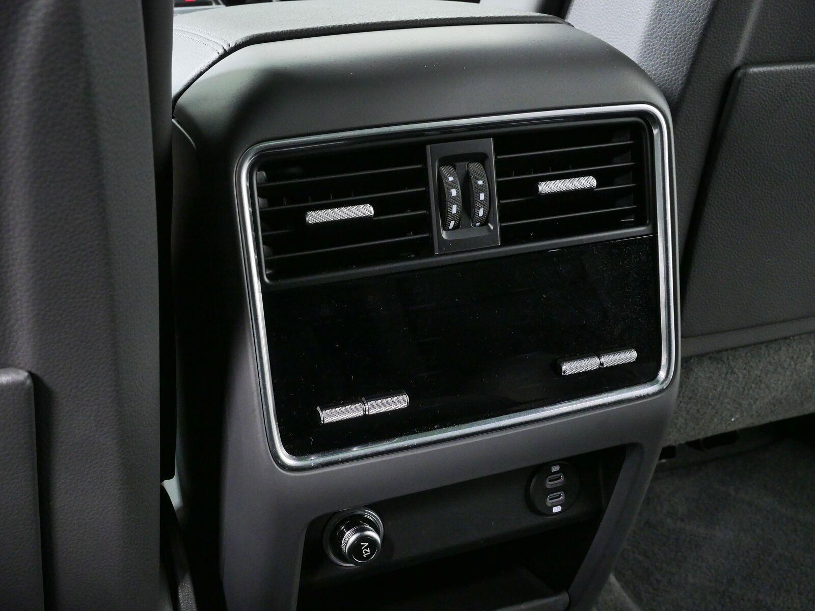 Certified 2023 Porsche Cayenne Platinum Edition AWD/4WD image 22
