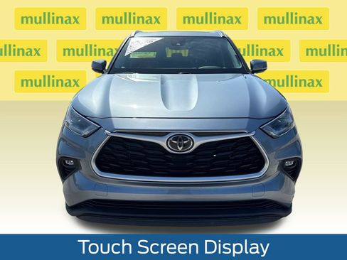 Used 2021 Toyota Highlander XLE FWD image 11