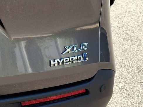 Certified 2024 Toyota Sienna XLE FWD image 30