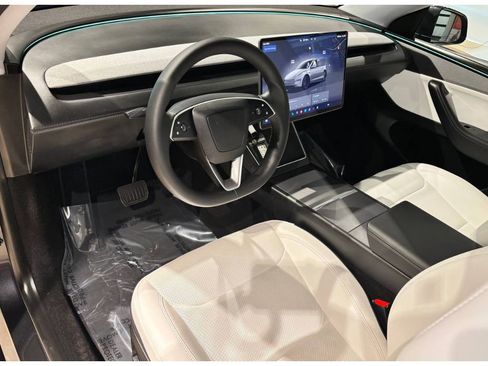 Used 2026 Tesla Model Y Long Range image 16