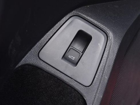 Certified 2024 Volkswagen Tiguan SE R-Line AWD/4WD image 9