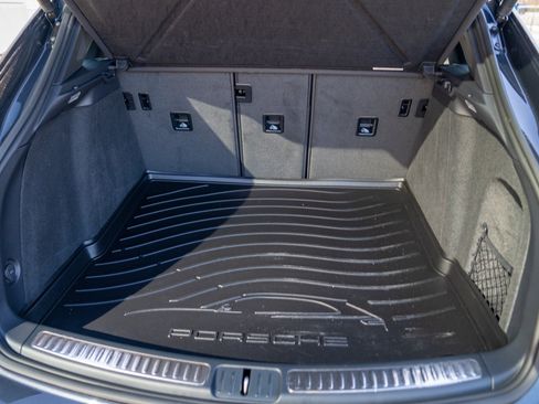 Certified 2026 Porsche Macan AWD/4WD image 27