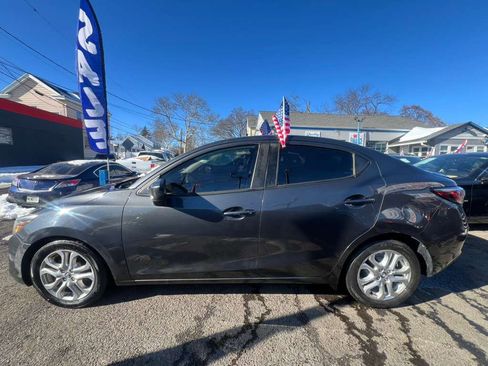 Used 2017 Toyota Yaris iA image 6