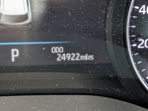 Used 2023 Toyota Sienna Limited image 33