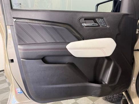 Used 2024 GMC Canyon AT4X AWD/4WD image 25