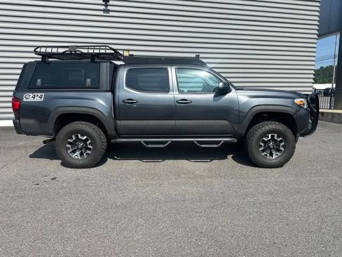 Used 2020 Toyota Tacoma SR AWD/4WD image 4