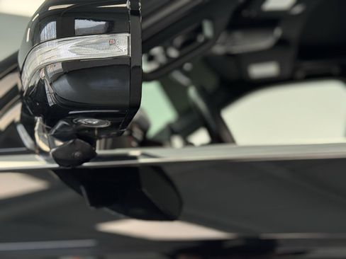 Used 2023 Ford Expedition Limited image 12