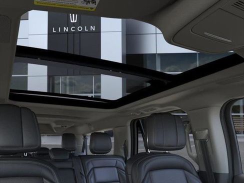 New 2026 Lincoln Navigator L Reserve AWD/4WD image 22