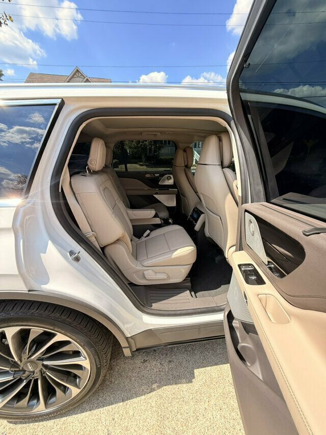 Used 2020 Lincoln Aviator Reserve w/ Equipment Group 202A AWD/4WD image 15
