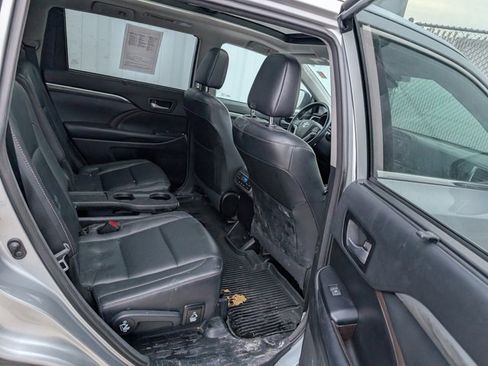 Used 2018 Toyota Highlander Limited Platinum image 16