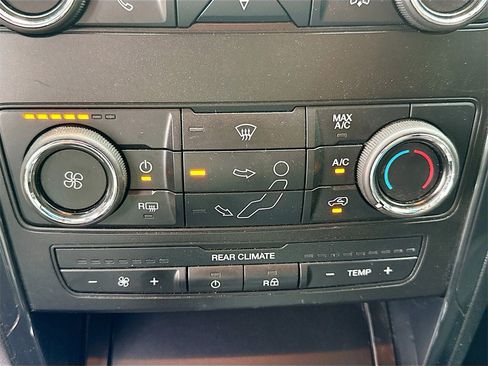 Used 2018 Ford Explorer XLT image 16