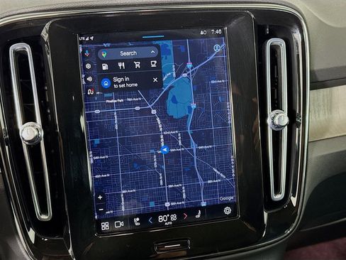 Used 2023 Volvo XC40 B5 Ultimate w/ Protection Package Premier image 17