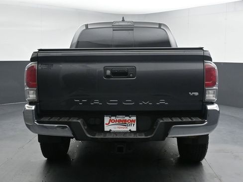Used 2022 Toyota Tacoma TRD Off-Road image 8