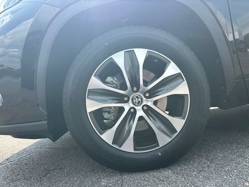Used 2023 Toyota Highlander XLE FWD image 12