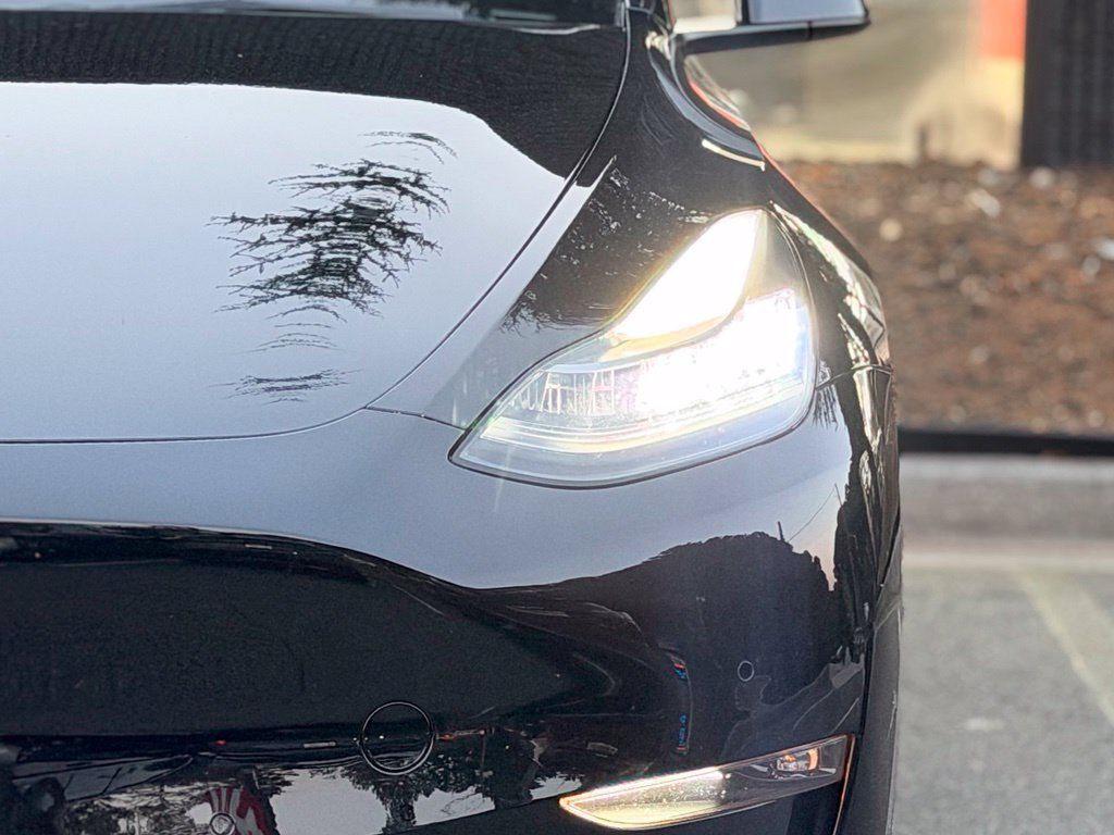 Used 2022 Tesla Model Y Long Range AWD/4WD image 5