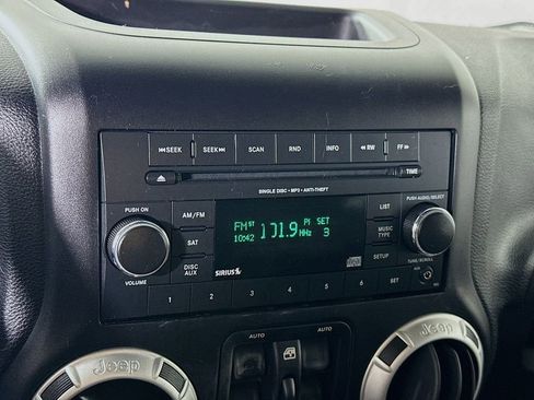 Used 2016 Jeep Wrangler Unlimited Sahara image 5