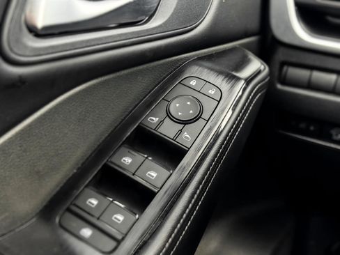 Used 2025 Nissan Rogue SV FWD image 15