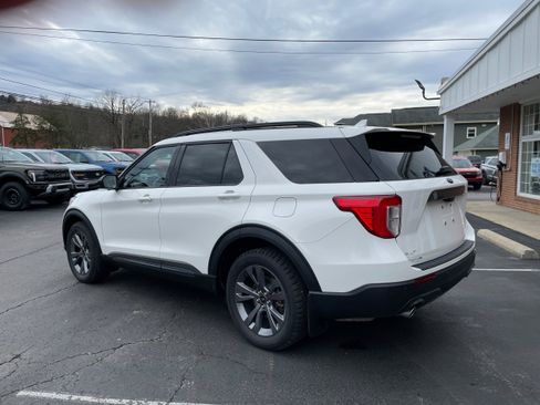 Used 2021 Ford Explorer XLT w/ Equipment Group 202A image 8