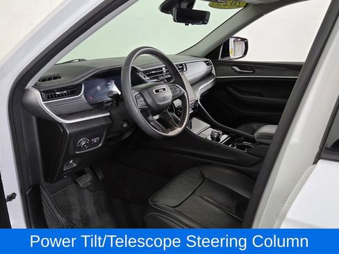 Used 2023 Jeep Grand Cherokee Limited w/ Luxury Tech Group II image 14