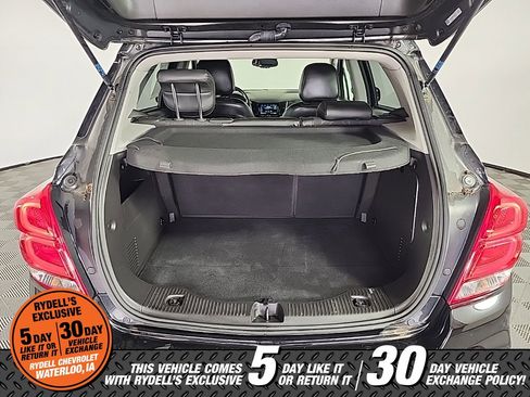 Used 2019 Chevrolet Trax LT w/ LT Convenience Package image 12