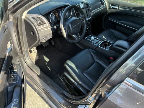 Used 2015 Chrysler 300 Limited image 7