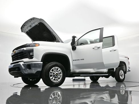 Used 2024 Chevrolet Silverado 2500 LT image 49