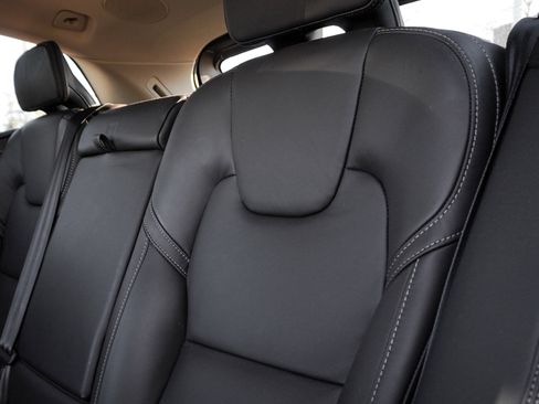 Used 2023 Volvo XC60 B5 Ultimate image 30