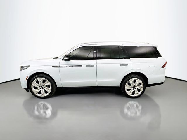 Used 2025 Lincoln Navigator Reserve AWD/4WD image 4