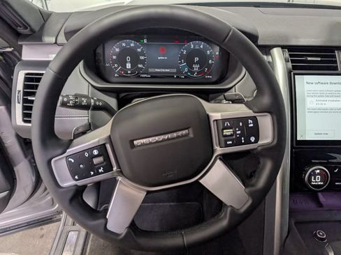 Used 2025 Land Rover Discovery Dynamic SE AWD/4WD image 20