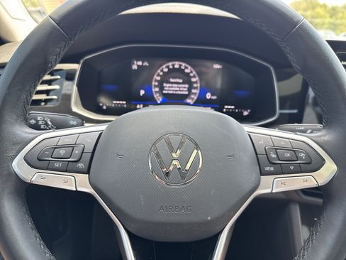 Used 2025 Volkswagen Jetta SE w/ Sunroof Package FWD image 4