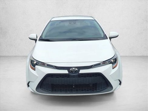 Used 2022 Toyota Corolla LE FWD image 2