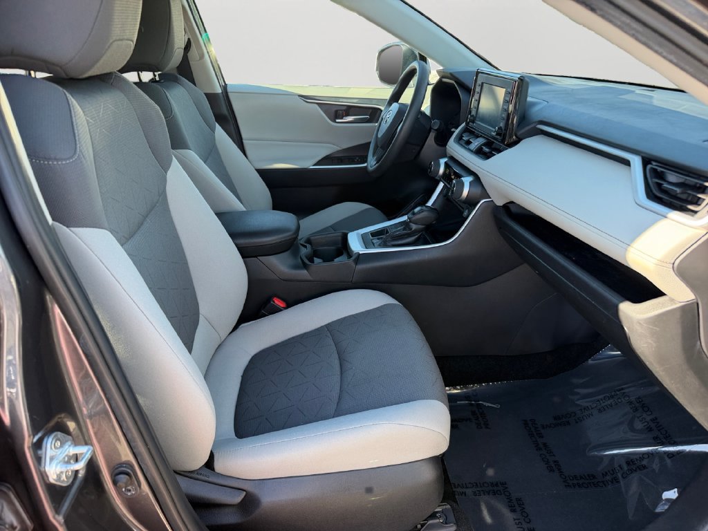 Used 2021 Toyota RAV4 XLE AWD/4WD image 8