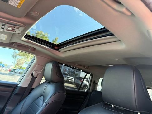 Used 2023 Toyota Highlander XLE AWD/4WD image 23