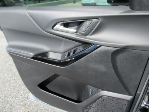 Used 2025 Chevrolet Equinox LT w/ Convenience Package II image 27