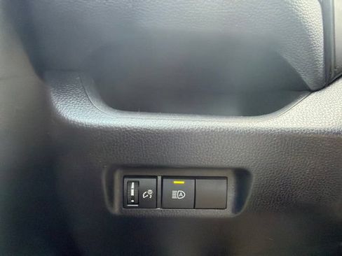 Used 2019 Toyota RAV4 XLE w/ Carpet Mat Package AWD/4WD image 24