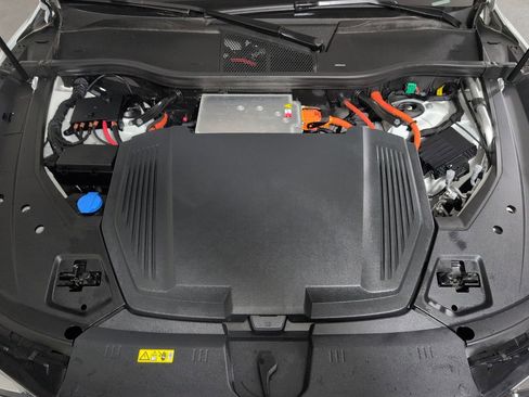 Certified 2021 Audi e-tron Premium Plus w/ Premium Plus Package image 28