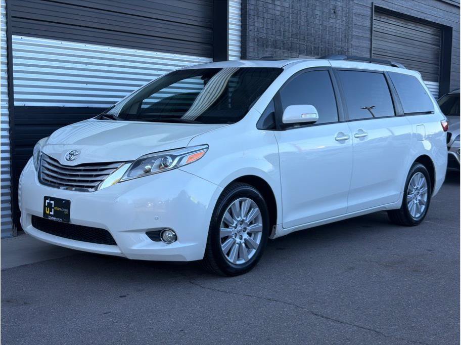 Used 2017 Toyota Sienna Limited Premium AWD/4WD image 5