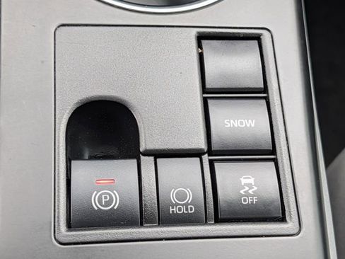 Used 2023 Toyota Highlander LE FWD image 16