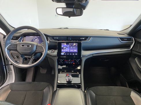 Used 2023 Jeep Grand Cherokee Altitude image 15