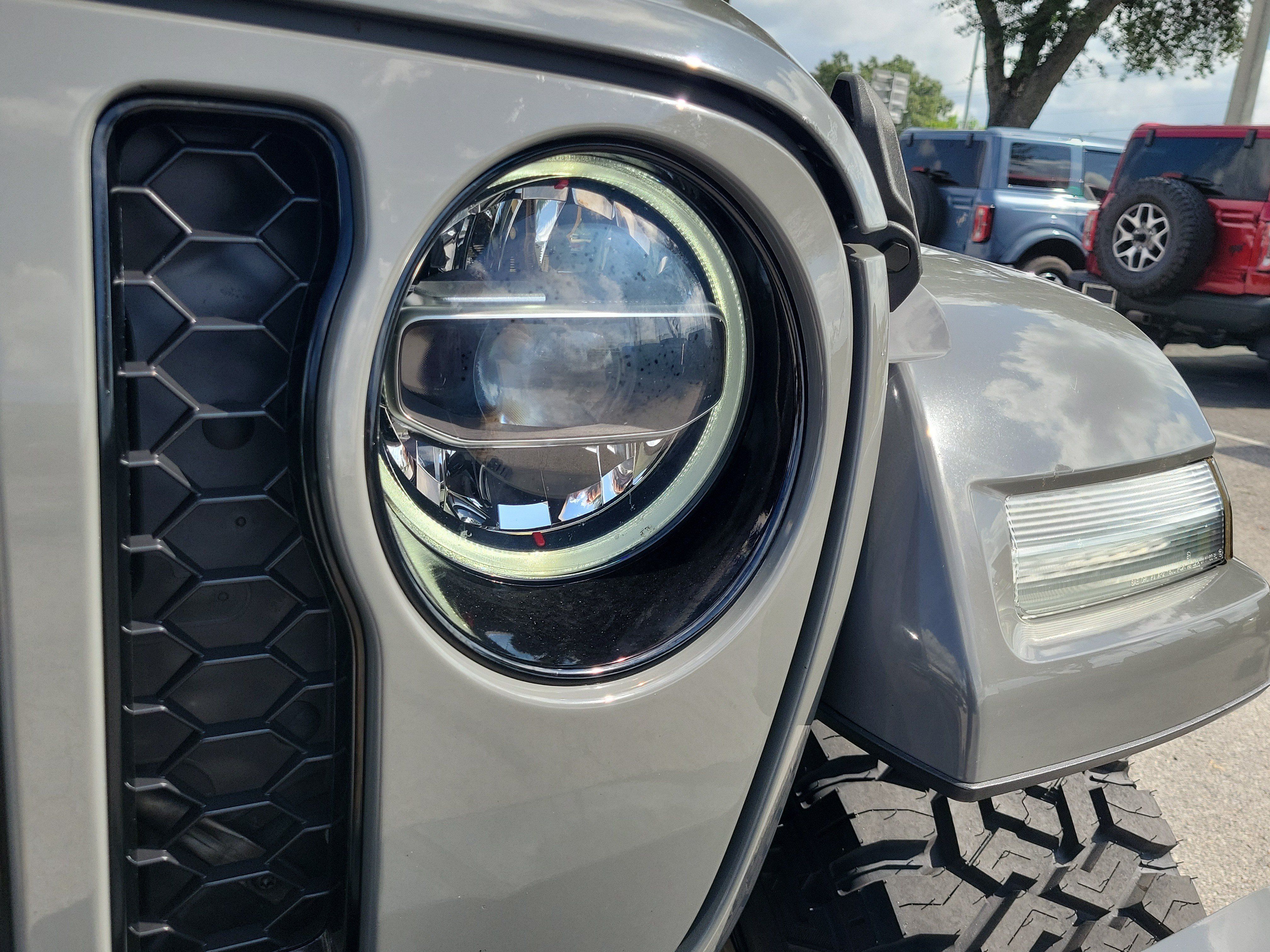 Used 2022 Jeep Gladiator Overland AWD/4WD image 3