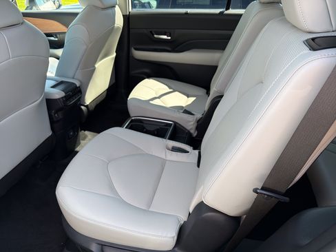 Used 2024 Toyota Grand Highlander AWD image 22