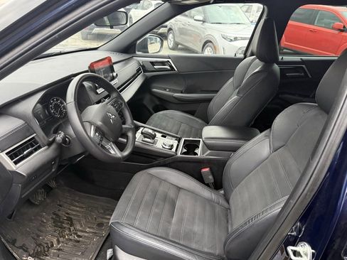 Used 2022 Mitsubishi Outlander SE image 9