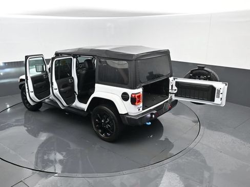 Used 2023 Jeep Wrangler Unlimited Sahara w/ Cold Weather Group AWD/4WD image 26