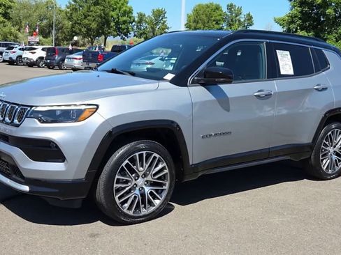 Used 2023 Jeep Compass Limited w/ Elite Group AWD/4WD image 4